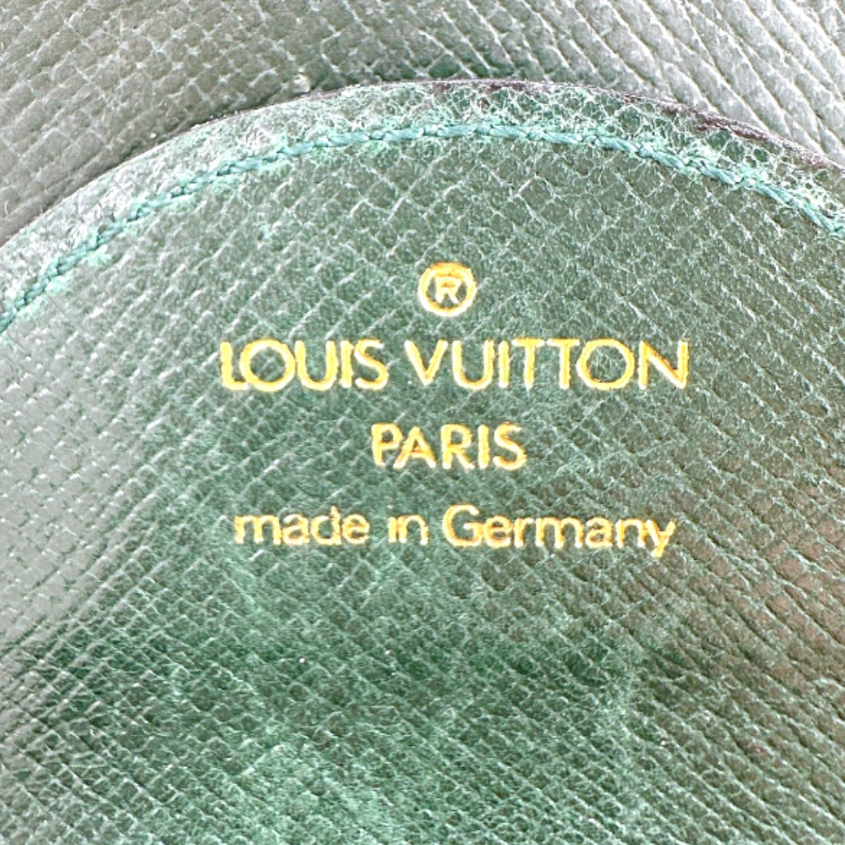 ルイヴィトン LOUIS VUITTON コインケース
コインケース タイガ ポルト・モネ・キュヴェット タイガ M6442P グリーン LV
【SS】
【中古】