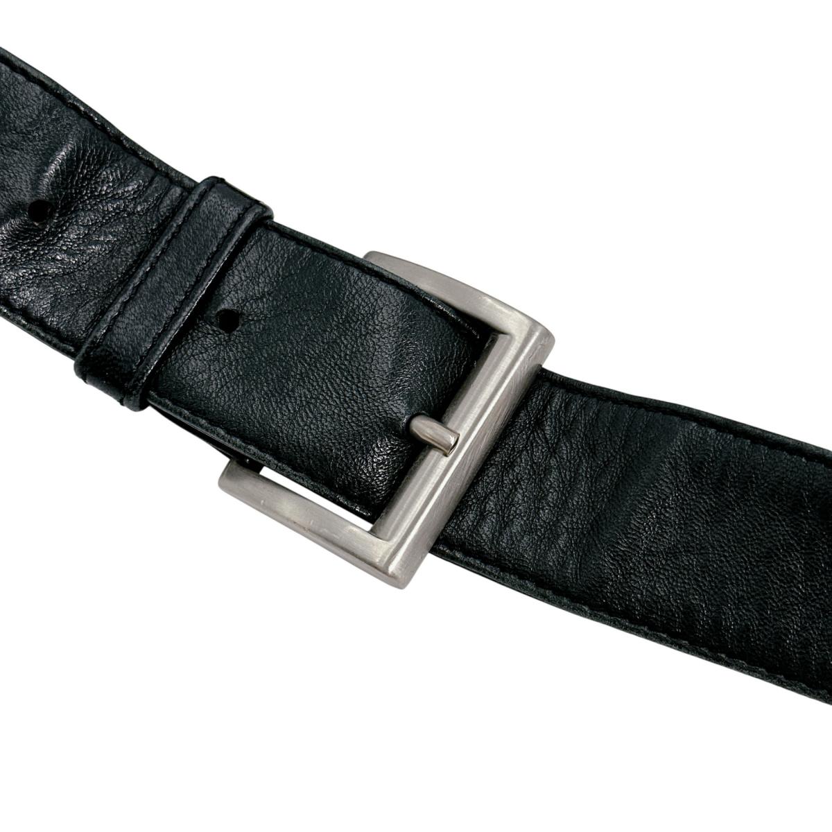 プラダ PRADA ショルダーバッグ
クロスボディバッグ 軽量 斜め掛け ナイロン ブラック 【SS】
【中古】