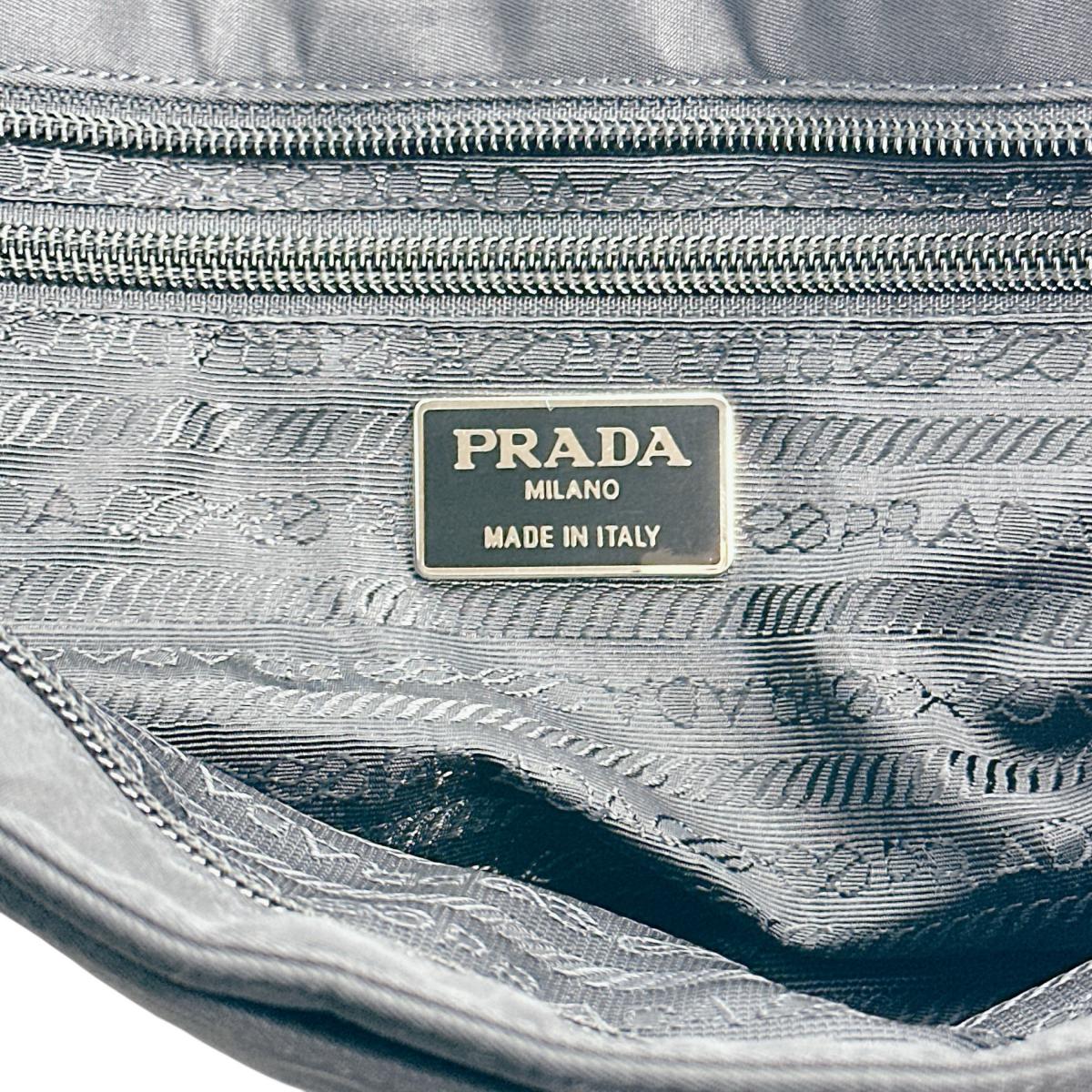 プラダ PRADA ショルダーバッグ
クロスボディバッグ 軽量 斜め掛け ナイロン ブラック 【SS】
【中古】