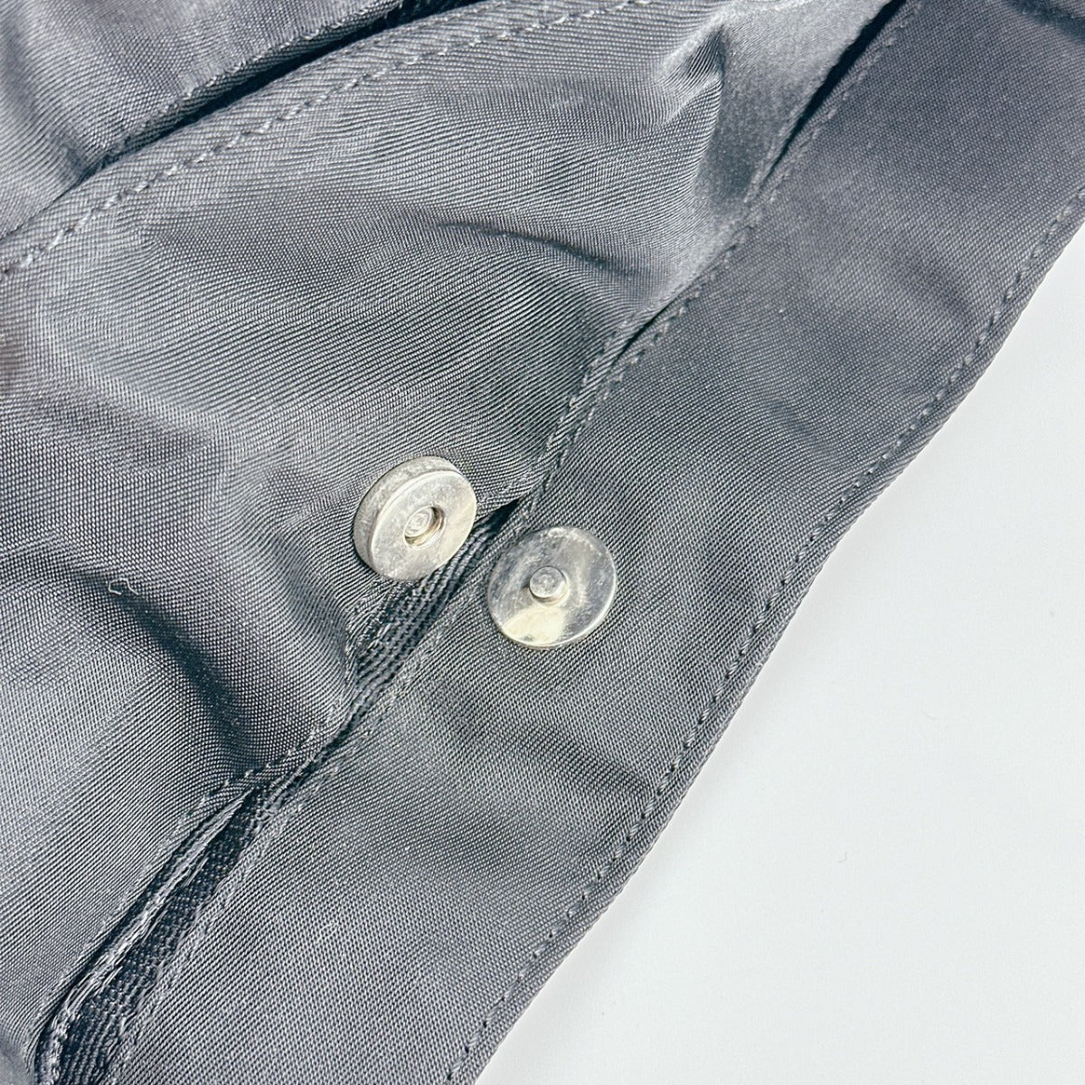プラダ PRADA ショルダーバッグ
クロスボディバッグ 軽量 斜め掛け ナイロン ブラック 【SS】
【中古】