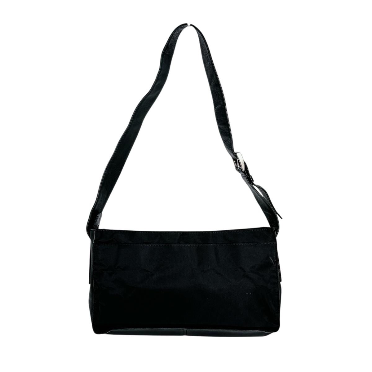 プラダ PRADA ショルダーバッグ
クロスボディバッグ 軽量 斜め掛け ナイロン ブラック 【SS】
【中古】