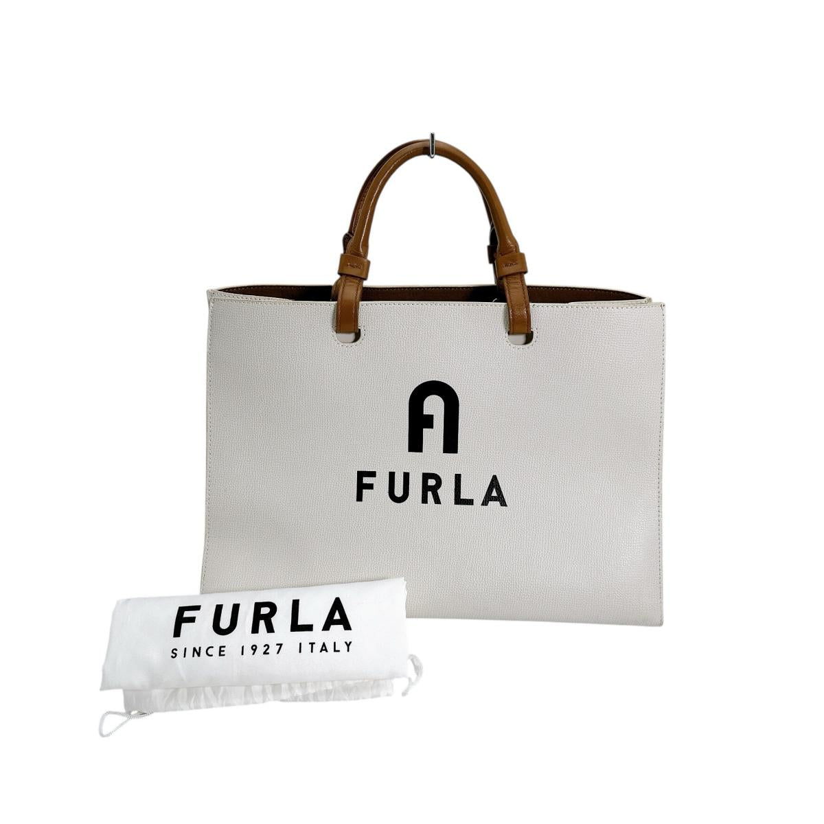 フルラ Furla トートバッグ
2wayバッグ 肩掛けバッグ ヴァーシティ スタイル レザー WB00725 ホワイト 【SS】
【中古】
