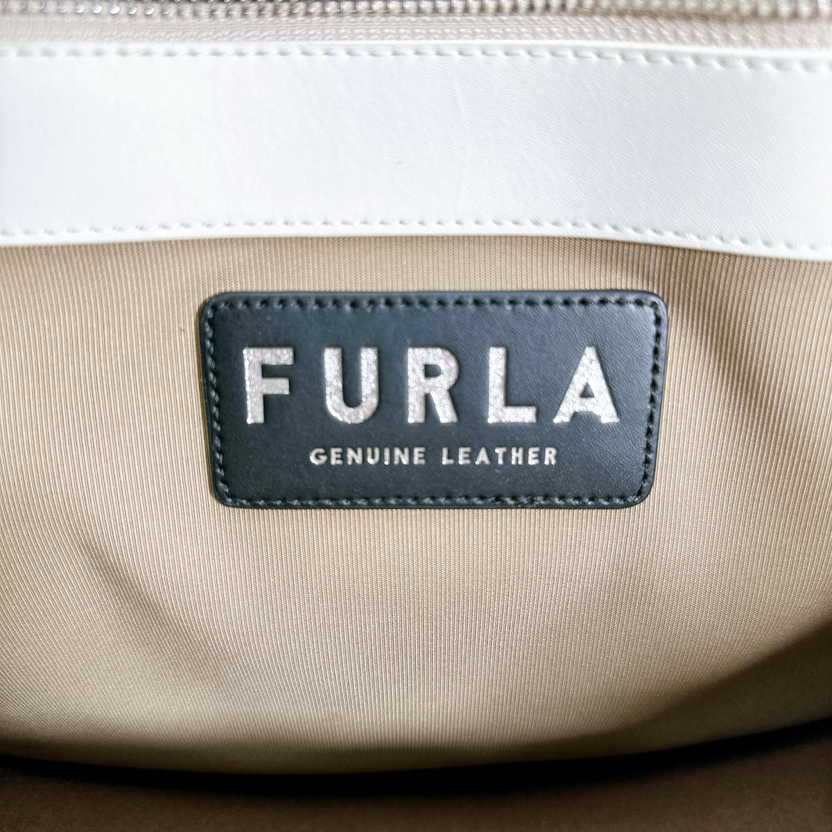 フルラ Furla トートバッグ
2wayバッグ 肩掛けバッグ ヴァーシティ スタイル レザー WB00725 ホワイト 【SS】
【中古】