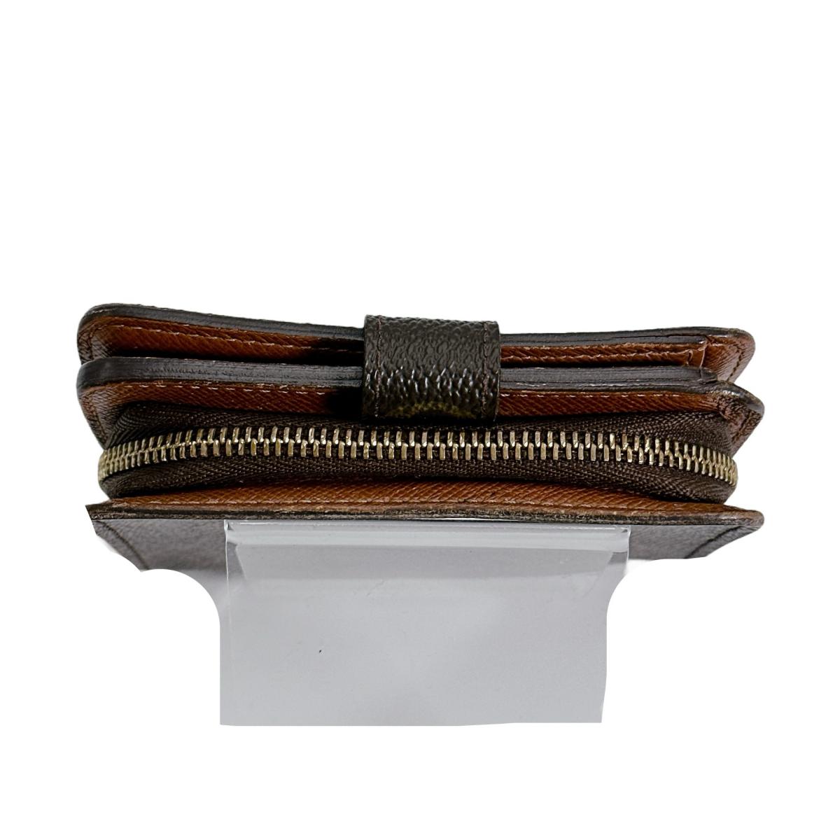 ルイヴィトン LOUIS VUITTON 二つ折り財布
カード用ポケットファスナー付 モノグラム コンパクトジップ モノグラムキャンバス M61667 ブラウン LV
【SS】
【中古】