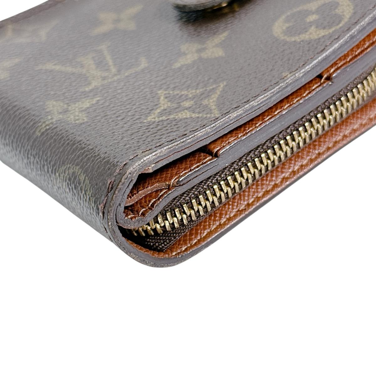 ルイヴィトン LOUIS VUITTON 二つ折り財布
カード用ポケットファスナー付 モノグラム コンパクトジップ モノグラムキャンバス M61667 ブラウン LV
【SS】
【中古】
