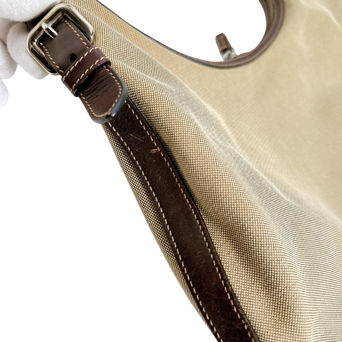 プラダ PRADA ハンドバッグ
ワンショルダー ロゴジャガード BR3423 カーキ 【SS】
【中古】