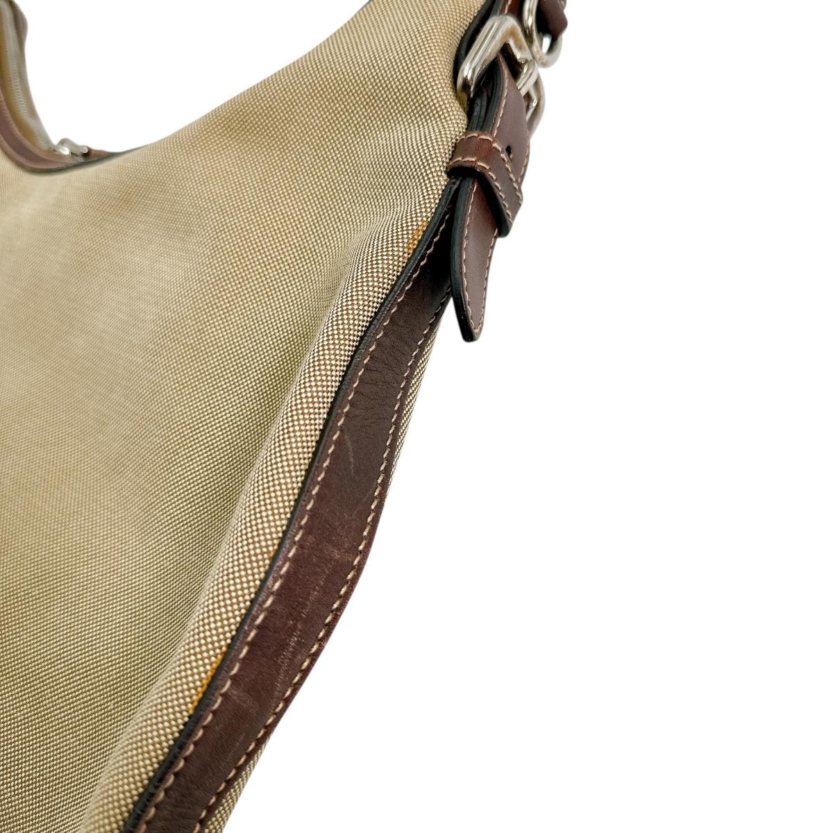 プラダ PRADA ハンドバッグ
ワンショルダー ロゴジャガード BR3423 カーキ 【SS】
【中古】