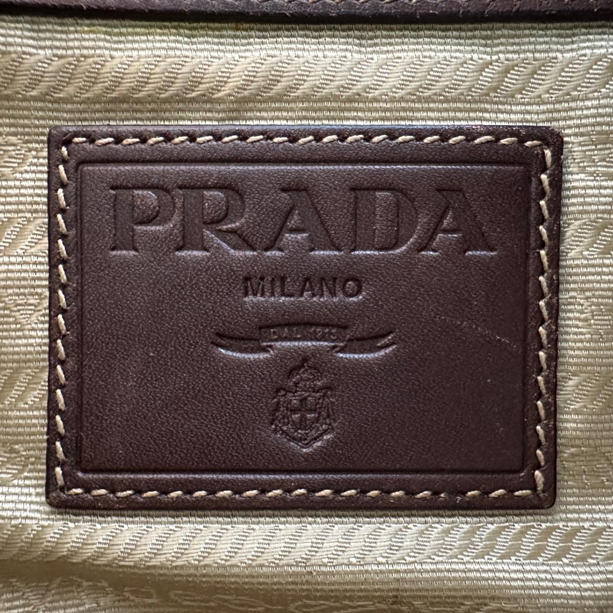 プラダ PRADA ハンドバッグ
ワンショルダー ロゴジャガード BR3423 カーキ 【SS】
【中古】