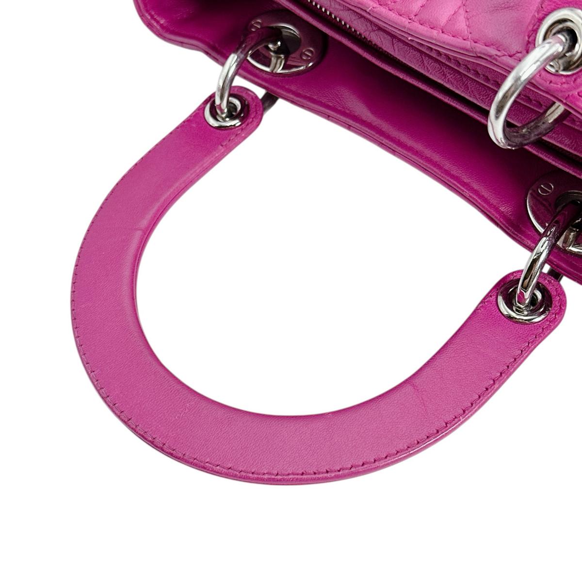 ディオール Dior ハンドバッグ
ショルダーバッグ 2WAYハンドバッグ カナージュ ラムスキン ラムスキンピンク 【SS】
【中古】