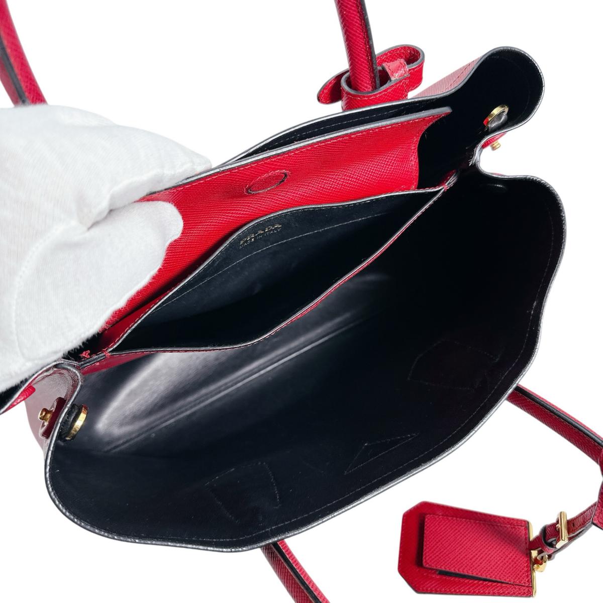 プラダ PRADA ハンドバッグ
ショルダーバッグ サフィアーノ 2wayバッグ 牛革 BN2775 レッド 【SS】
【中古】