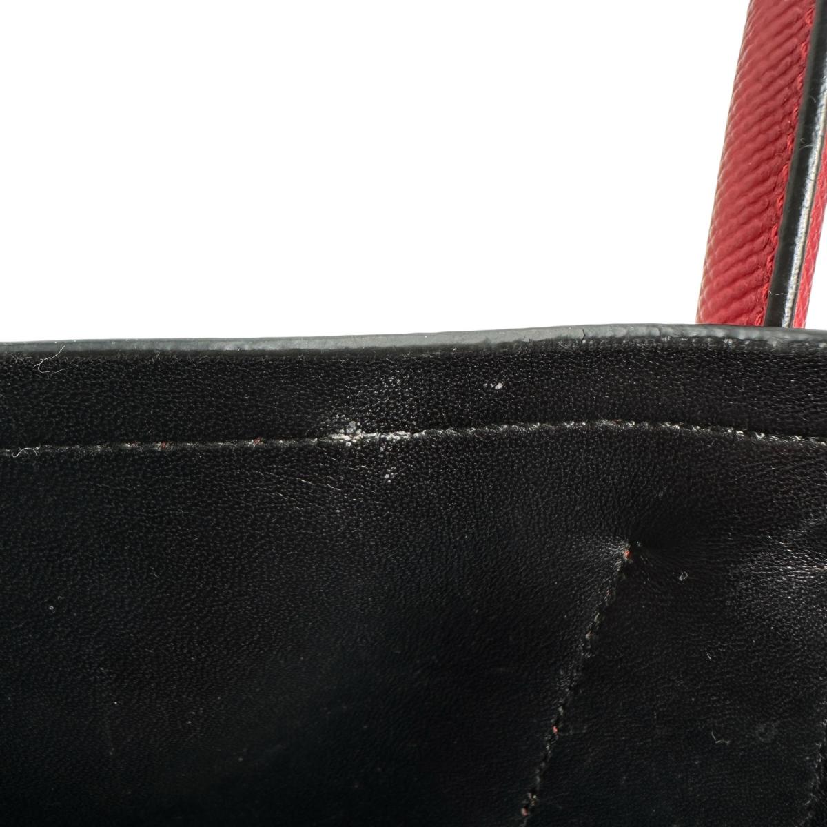 プラダ PRADA ハンドバッグ
ショルダーバッグ サフィアーノ 2wayバッグ 牛革 BN2775 レッド 【SS】
【中古】