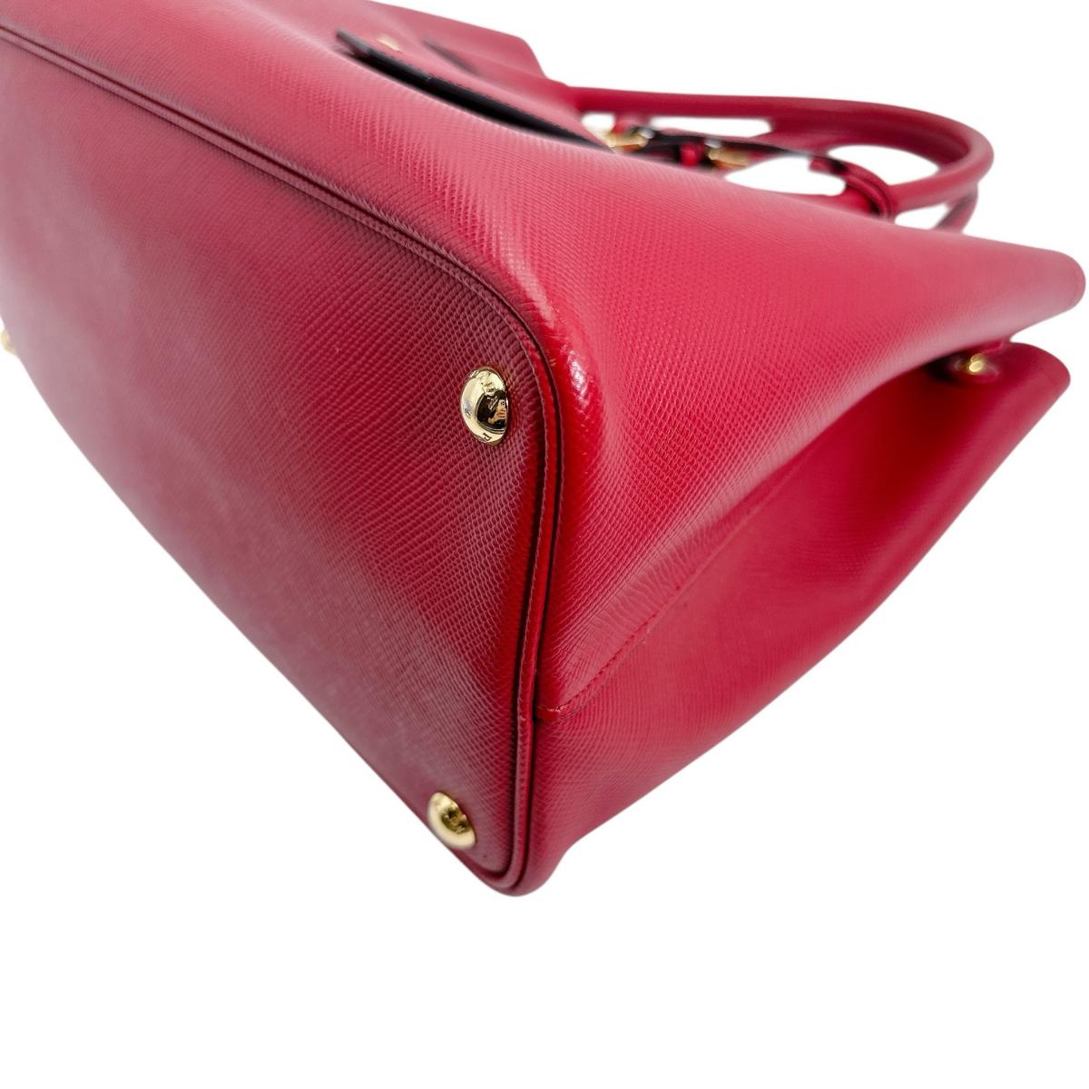 プラダ PRADA ハンドバッグ
ショルダーバッグ サフィアーノ 2wayバッグ 牛革 BN2775 レッド 【SS】
【中古】