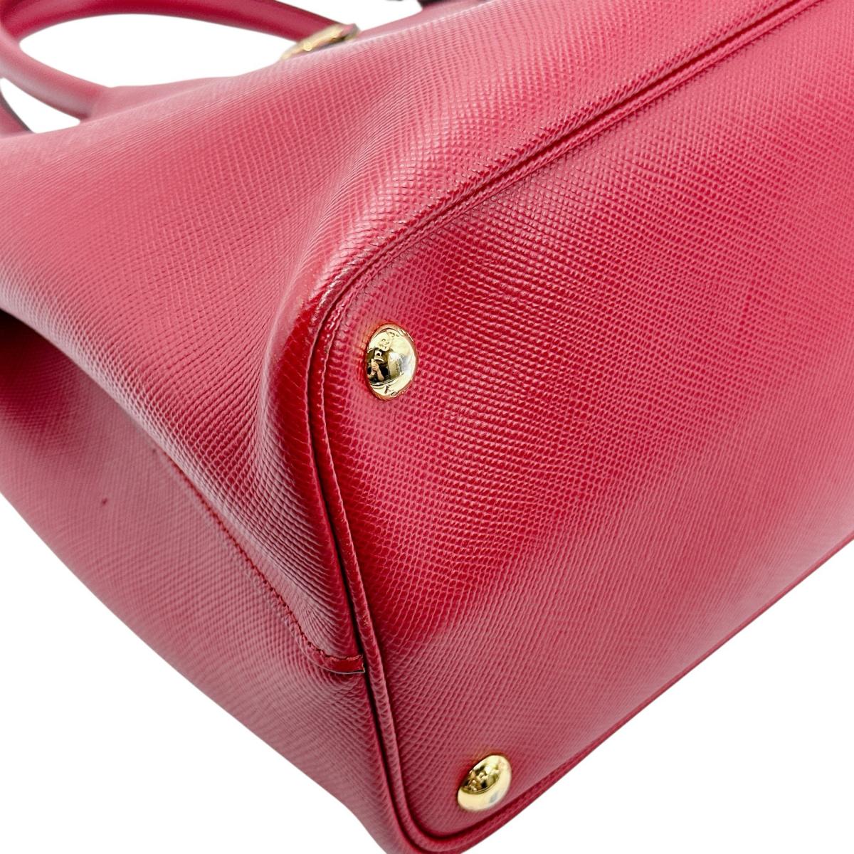 プラダ PRADA ハンドバッグ
ショルダーバッグ サフィアーノ 2wayバッグ 牛革 BN2775 レッド 【SS】
【中古】