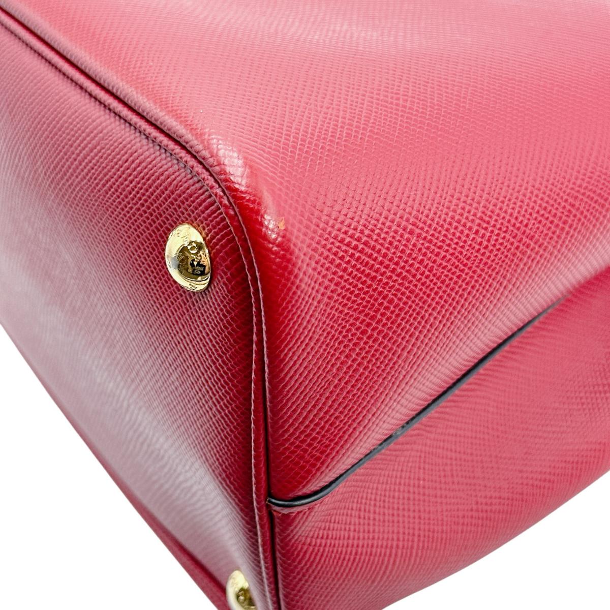 プラダ PRADA ハンドバッグ
ショルダーバッグ サフィアーノ 2wayバッグ 牛革 BN2775 レッド 【SS】
【中古】