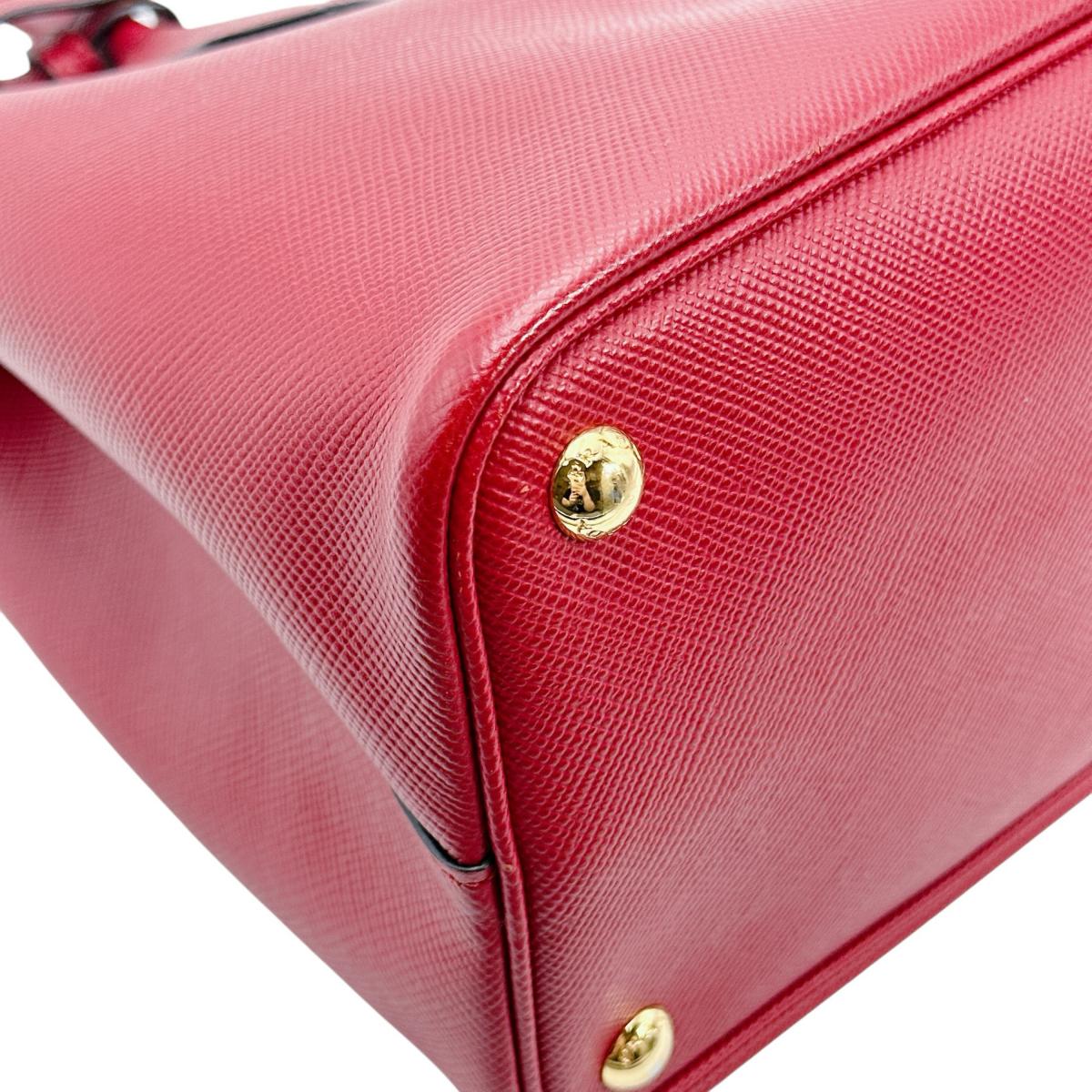 プラダ PRADA ハンドバッグ
ショルダーバッグ サフィアーノ 2wayバッグ 牛革 BN2775 レッド 【SS】
【中古】