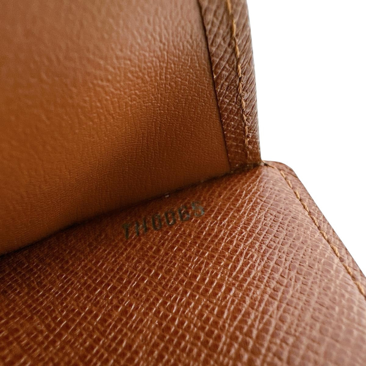 ルイヴィトン LOUIS VUITTON 三つ折り財布
カード用ポケット付財布 モノグラム ポルトフォイユ・コアラ モノグラムキャンバス M58013 ブラウン LV
【SS】
【中古】