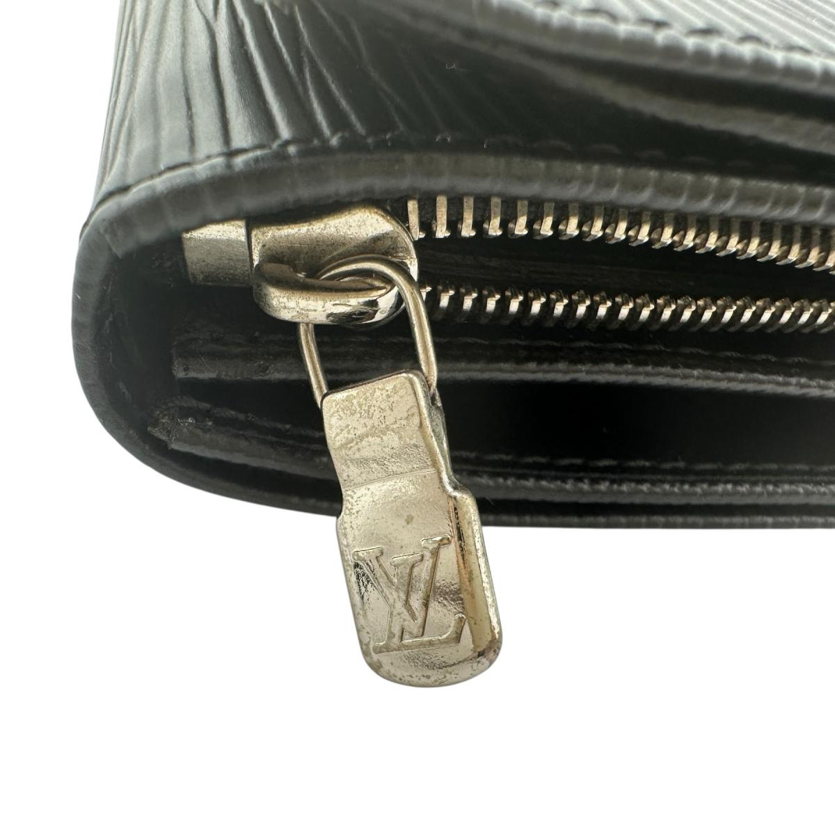 ルイヴィトン LOUIS VUITTON 二つ折り財布
二つ折り長財布 エピ ポルトフォイユトレゾール エピレザー M63972 ブラック LV
【SS】
【中古】