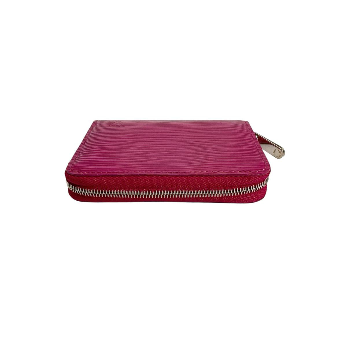 ルイヴィトン LOUIS VUITTON コインケース
コインケース エピ ジッピーコインパース エピレザー M6015K パープル LV
【SS】
【中古】