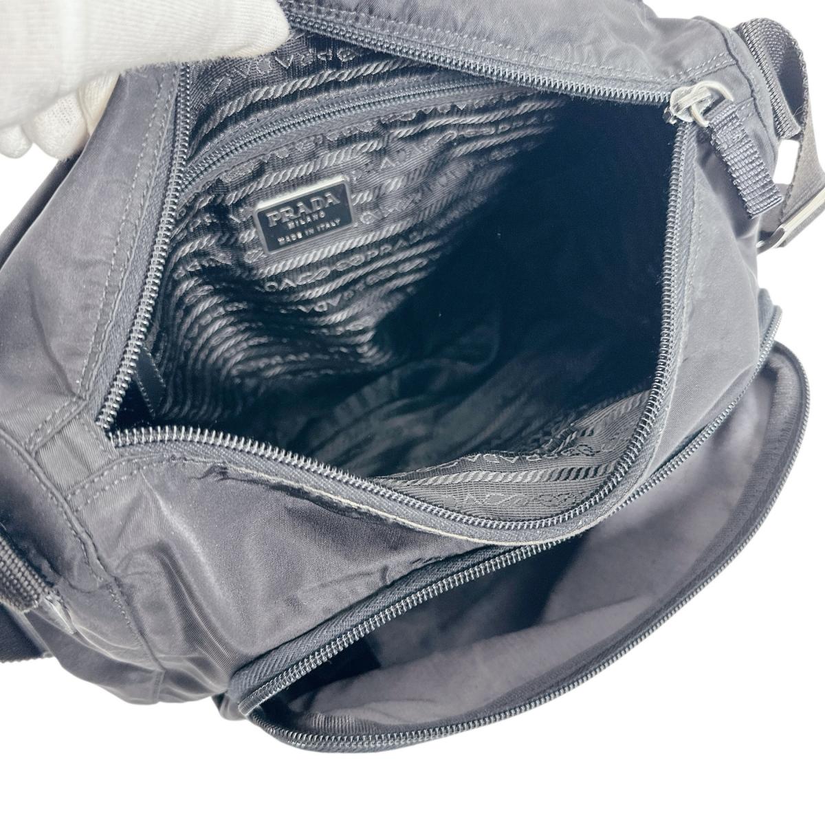 プラダ PRADA ショルダーバッグ
ボディバッグ 斜め掛け トライアングルロゴ ナイロン ブラック 【SS】
【中古】