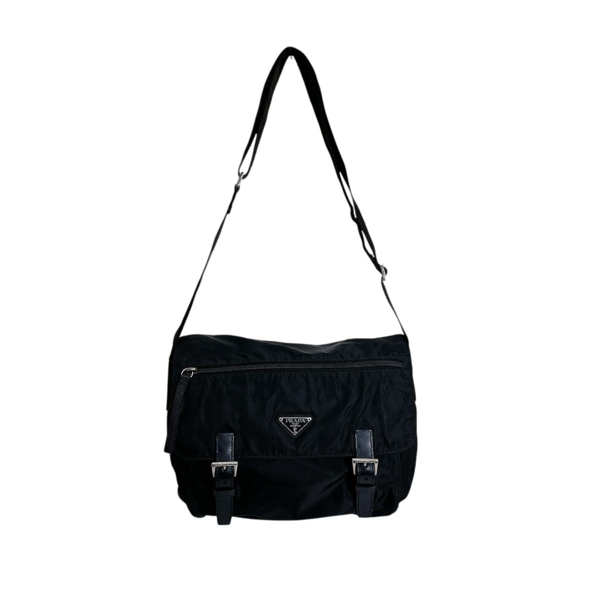 プラダ PRADA ショルダーバッグ
ボディバッグ 斜め掛け トライアングルロゴ ナイロン ブラック 【SS】
【中古】