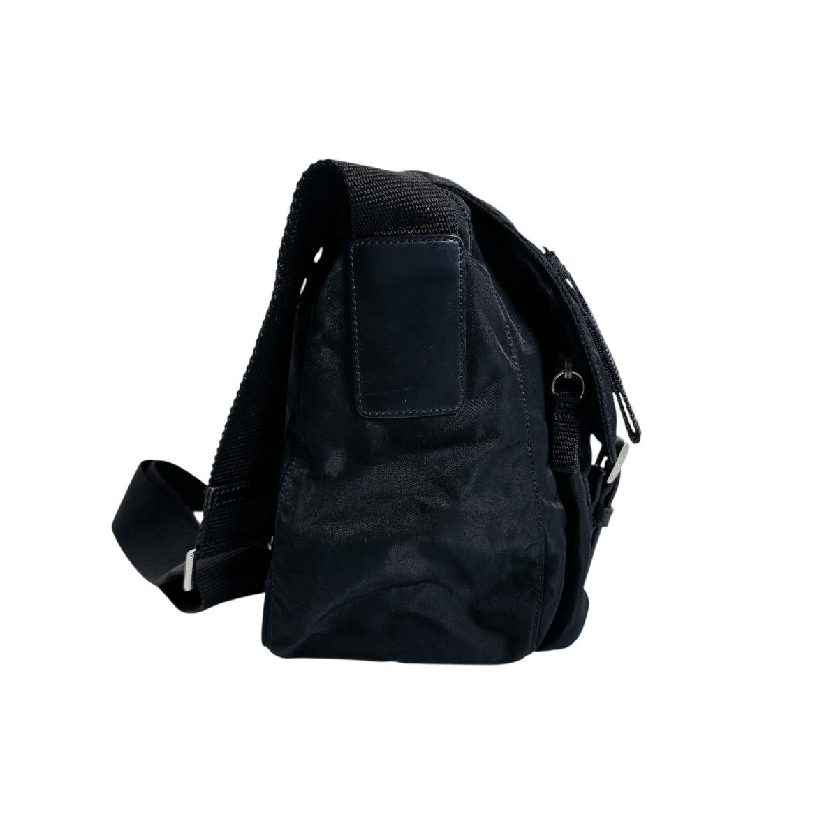 プラダ PRADA ショルダーバッグ
ボディバッグ 斜め掛け トライアングルロゴ ナイロン ブラック 【SS】
【中古】