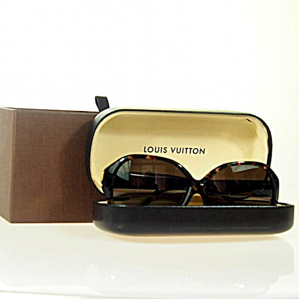 ルイヴィトン LOUIS VUITTON サングラス
サングラス エカイユフォンセ スプソン オーバーサイズ プラスチック Z0255E ブラウン LV
【SS】
【中古】