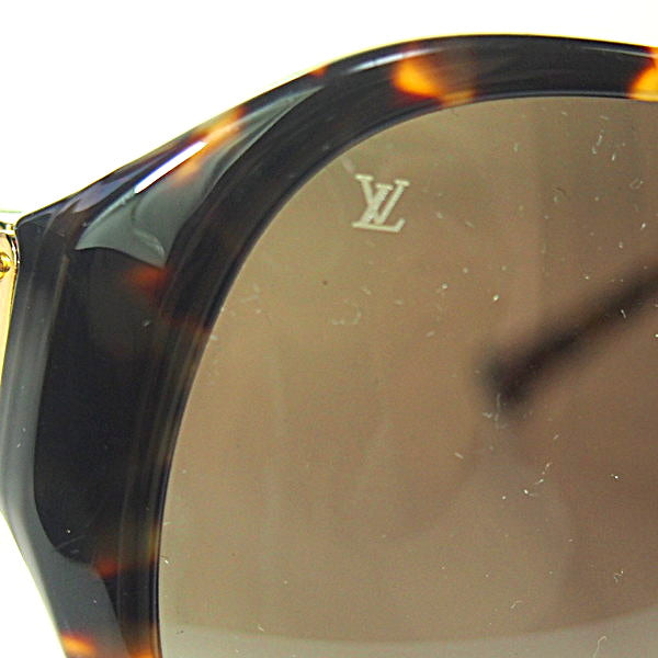 ルイヴィトン LOUIS VUITTON サングラス
サングラス エカイユフォンセ スプソン オーバーサイズ プラスチック Z0255E ブラウン LV
【SS】
【中古】