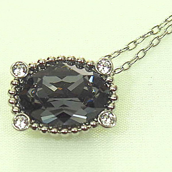 スワロフスキー SWAROVSKI ネックレス
黒 ラインストーン シルバー 箱付 スチール 【SS】
【中古】