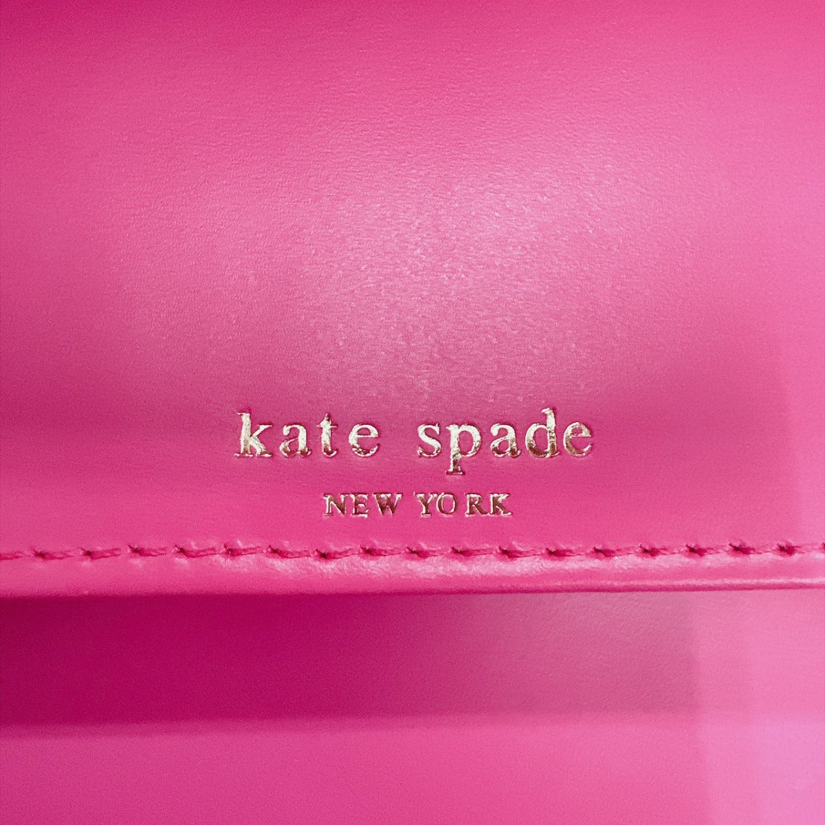 ケイトスペード Kate Spade 長財布
チェーンウォレット 3つ折り長財布 ミニバッグ ゴールド×ピンク 【SS】
【中古】