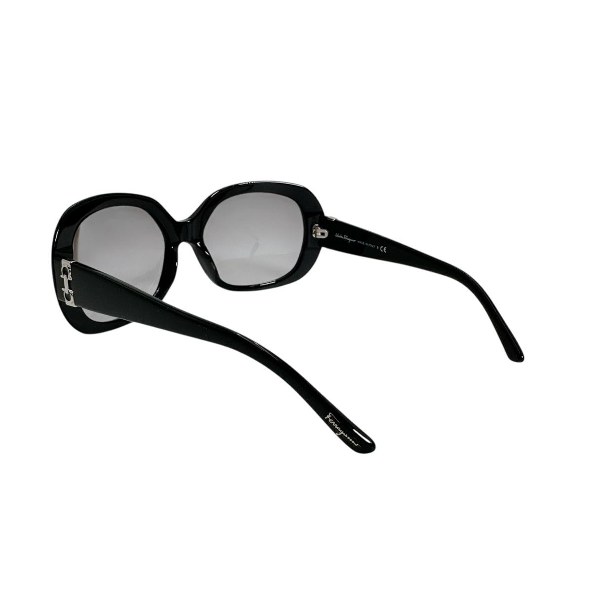 サルヴァトーレフェラガモ Salvatore Ferragamo サングラス
サングラス フェラガモ サルバトーレ プラスチック 2201-A 101/11 ブラック 【H】
【中古】