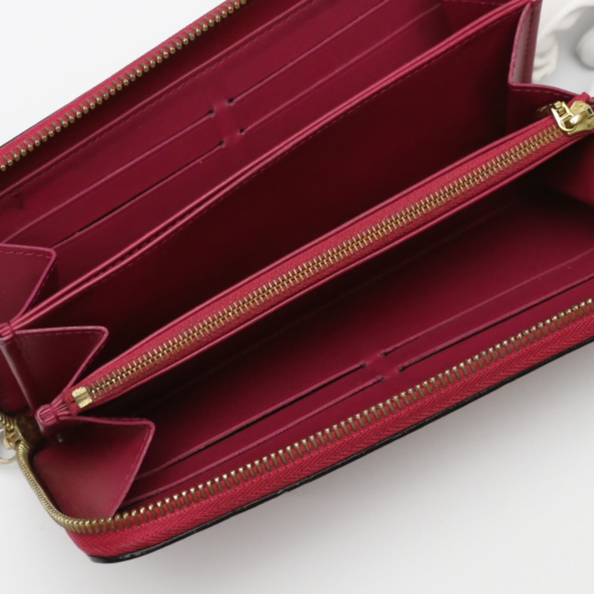 ルイヴィトン LOUIS VUITTON 長財布
ラウンドファスナー ヴェルニ ジッピーウォレット モノグラムヴェルニ M61379 マゼンタ LV
【SS】
【中古】