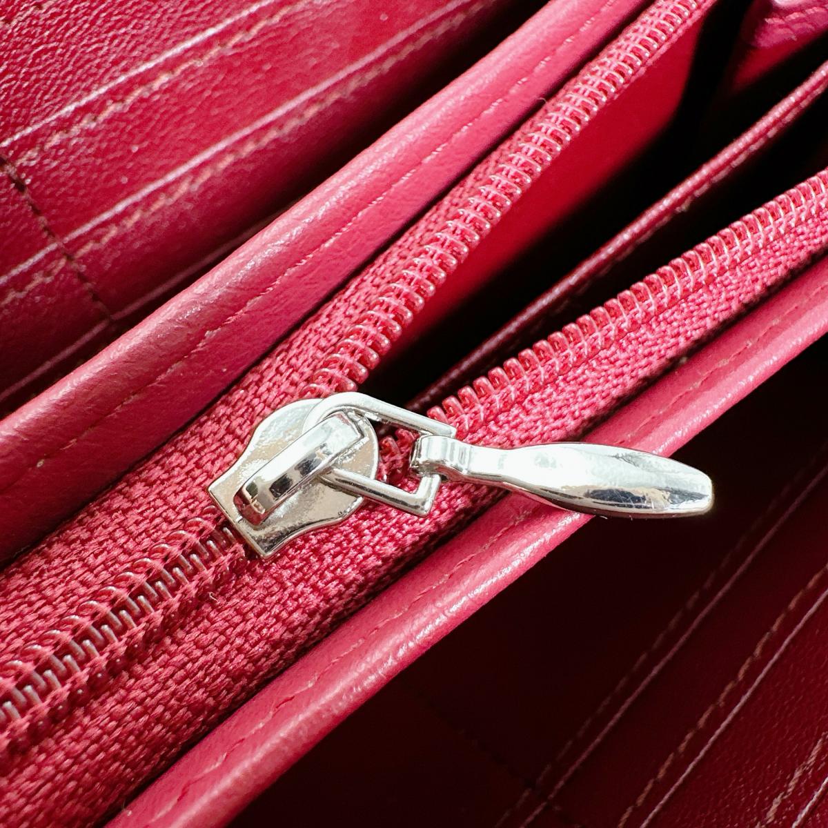 オーストリッチ ostrich 長財布
メッシュ ラウンドファスナー 軽量 オーストリッチ 0766MH エンジ BORDEAU 【SS】
【中古】