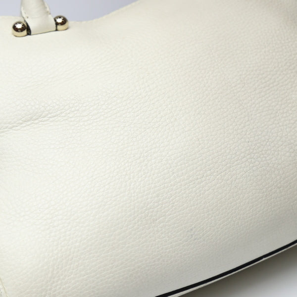 ケイトスペード Kate Spade ハンドバッグ
トートバッグ カーフ ボストンタイプ カーフ アイボリー 【SS】
【中古】