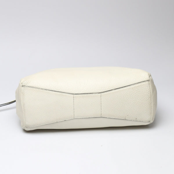 ケイトスペード Kate Spade ハンドバッグ
トートバッグ カーフ ボストンタイプ カーフ アイボリー 【SS】
【中古】