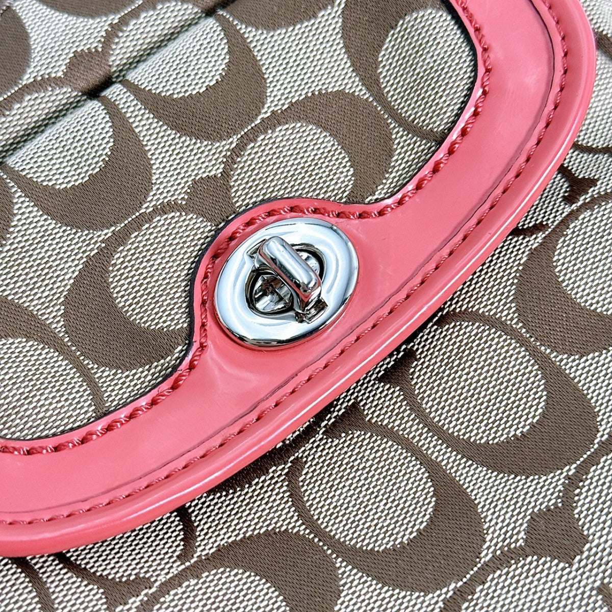 コーチ COACH ショルダーバッグ
斜め掛け シグネチャー キャンバス ブラウン×ピンク 【SS】
【中古】