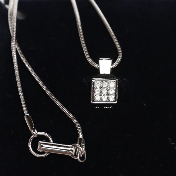 スワロフスキー SWAROVSKI ネックレス
ラインストーン スクエア型 シルバー×クリスタル 未使用品 Not specified(指定なし) 【SS】
【中古】