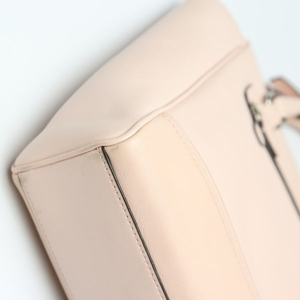 コーチ COACH ハンドバッグ
ショルダーバッグ 斜めかけ 2WAY レザー ピンク 【SS】
【中古】