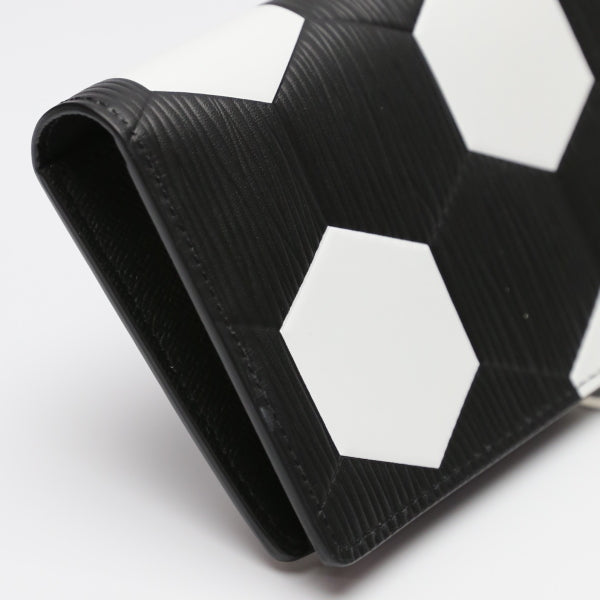 ルイヴィトン LOUIS VUITTON 長財布
ポルトフォイユ・ブラザ エピ ロシア2018 FIFA ワールドカップ エピレザー M63294 ノワール LV
【中古】