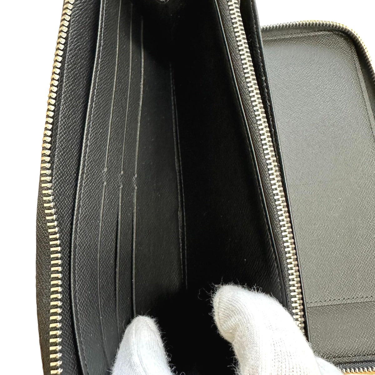 ルイヴィトン LOUIS VUITTON 長財布
ジッピーオーガナイザー ダミエ グラフィット ラウンドファスナー ダミエグラフィットキャンバス N63077 ブラック LV
【SS】
【中古】