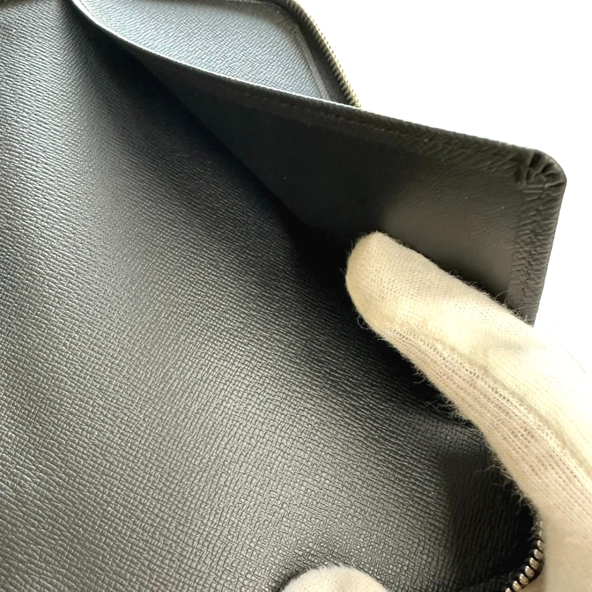 ルイヴィトン LOUIS VUITTON 長財布
ジッピーオーガナイザー ダミエ グラフィット ラウンドファスナー ダミエグラフィットキャンバス N63077 ブラック LV
【SS】
【中古】