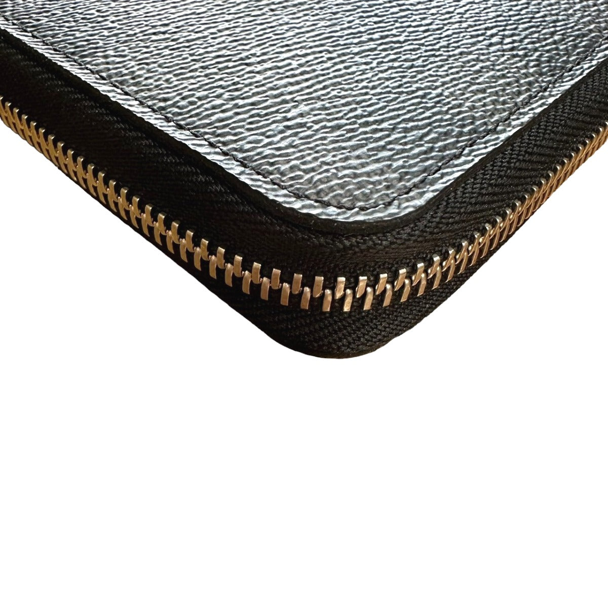 ルイヴィトン LOUIS VUITTON 長財布
ジッピーオーガナイザー ダミエ グラフィット ラウンドファスナー ダミエグラフィットキャンバス N63077 ブラック LV
【SS】
【中古】