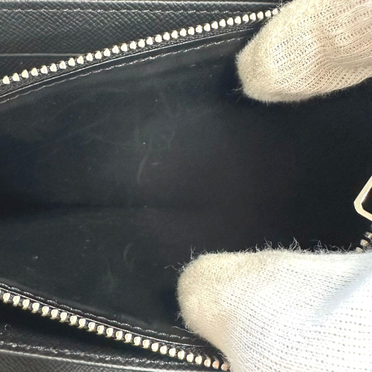 ルイヴィトン LOUIS VUITTON 長財布
ジッピーオーガナイザー ダミエ グラフィット ラウンドファスナー ダミエグラフィットキャンバス N63077 ブラック LV
【SS】
【中古】