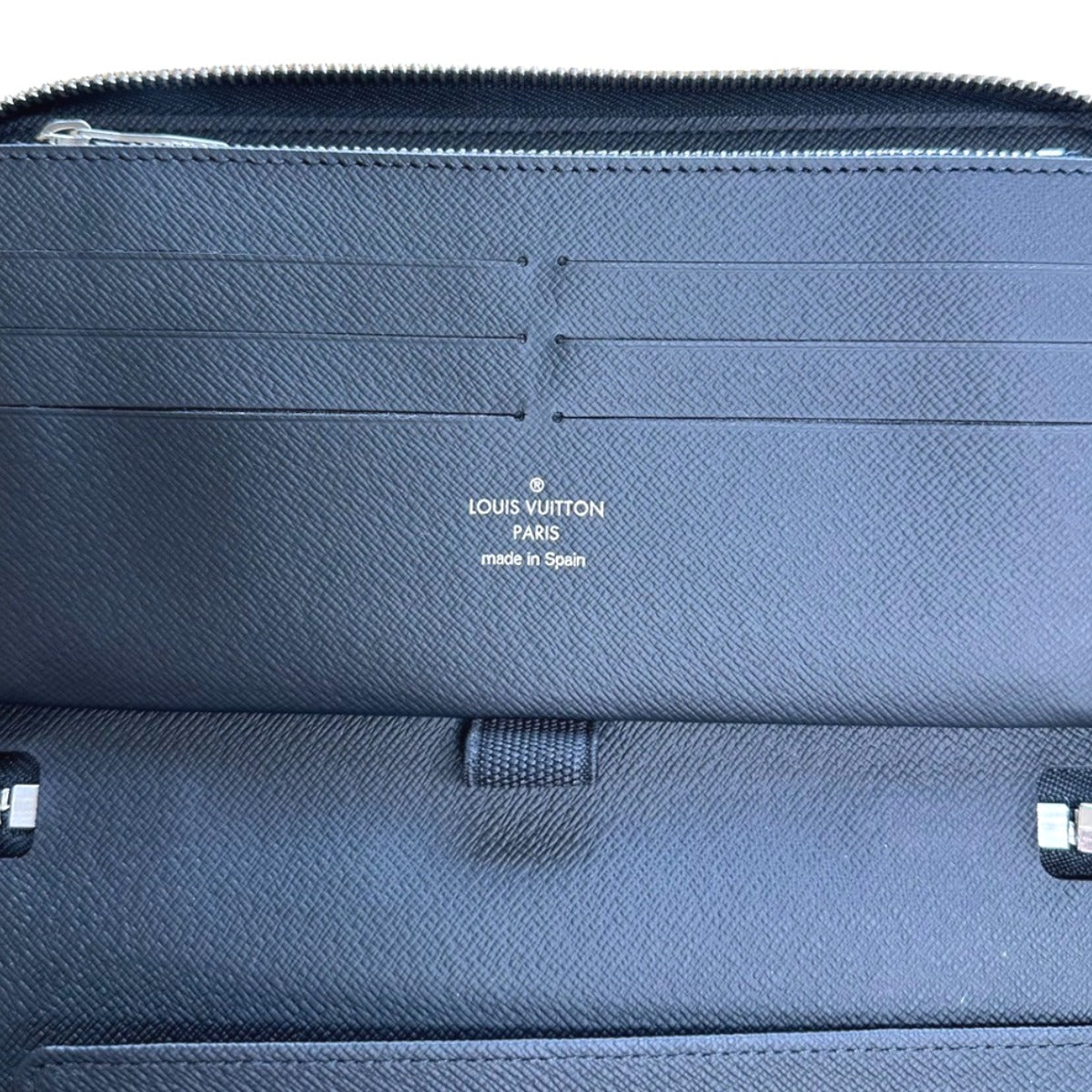 ルイヴィトン LOUIS VUITTON 長財布
ジッピーオーガナイザー ダミエ グラフィット ラウンドファスナー ダミエグラフィットキャンバス N63077 ブラック LV
【SS】
【中古】