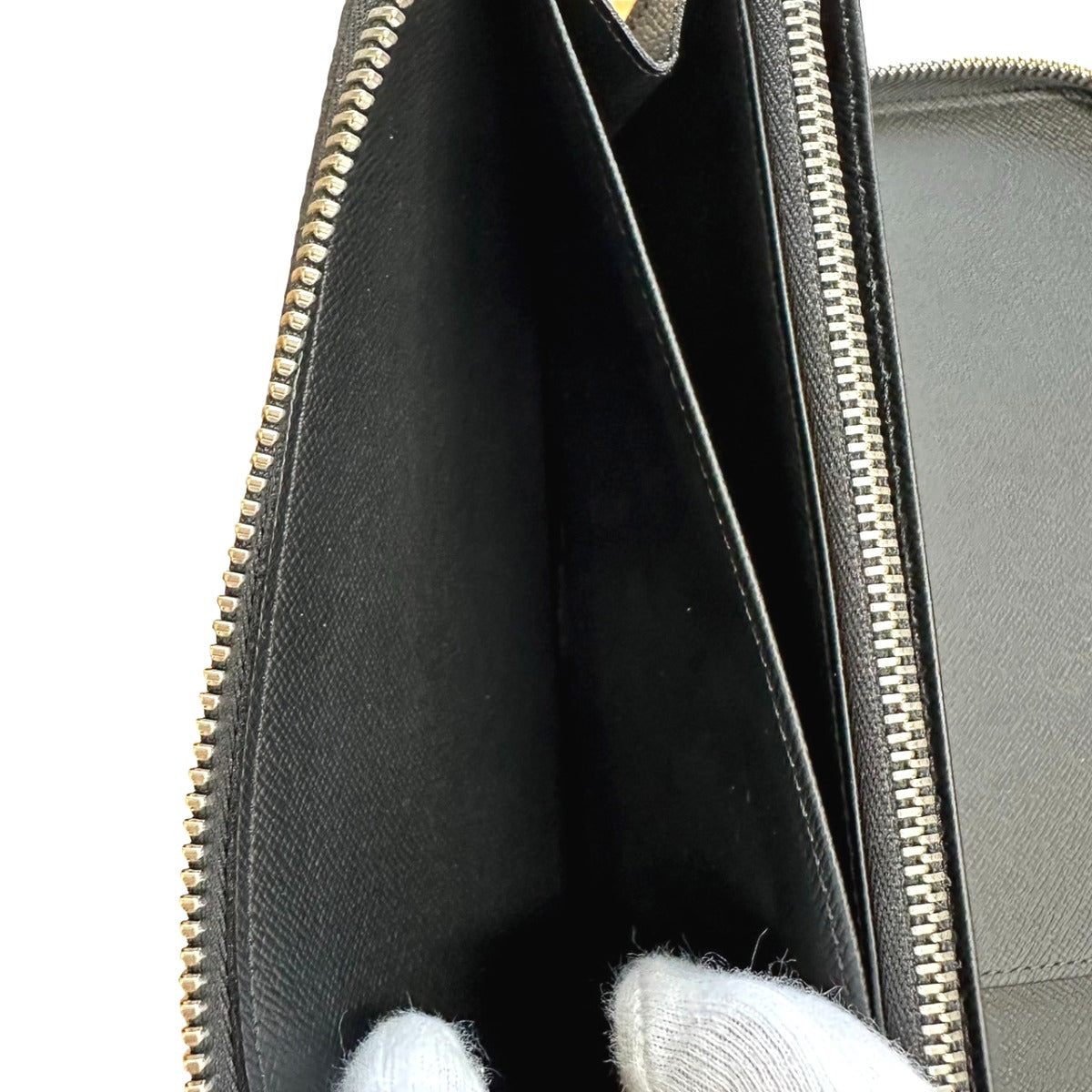 ルイヴィトン LOUIS VUITTON 長財布
ジッピーオーガナイザー ダミエ グラフィット ラウンドファスナー ダミエグラフィットキャンバス N63077 ブラック LV
【SS】
【中古】