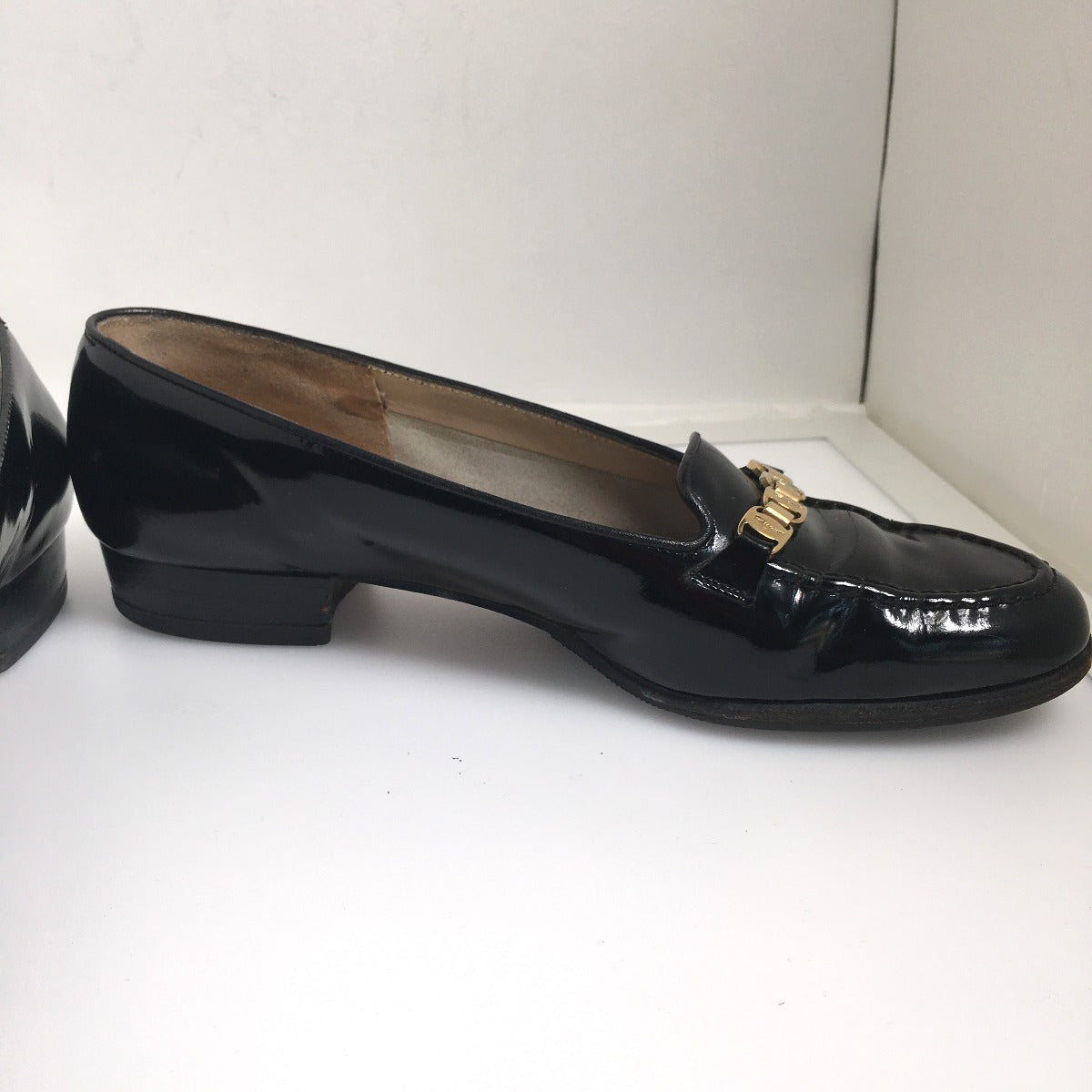サルヴァトーレフェラガモ Salvatore Ferragamo パンプス
カーフ ブラック 【SS】
【中古】