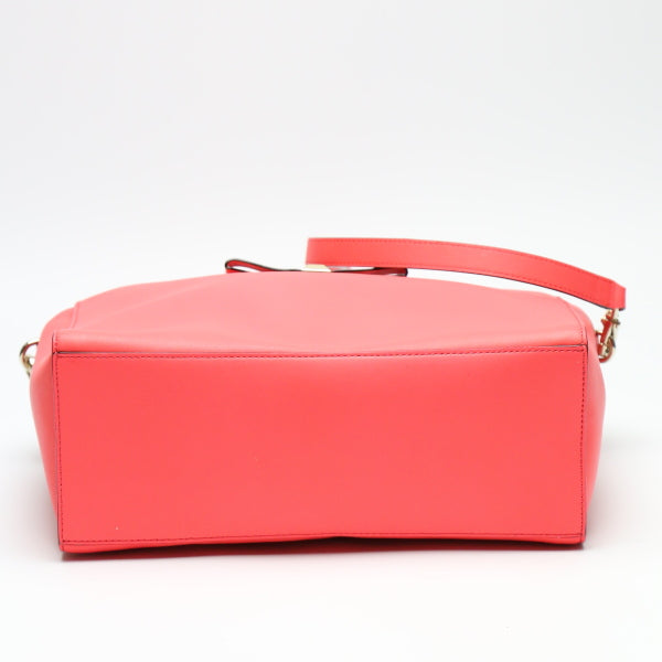 ケイトスペード Kate Spade ショルダーバッグ
斜めがけ 2WAY PVC ピンク 【SS】
【中古】