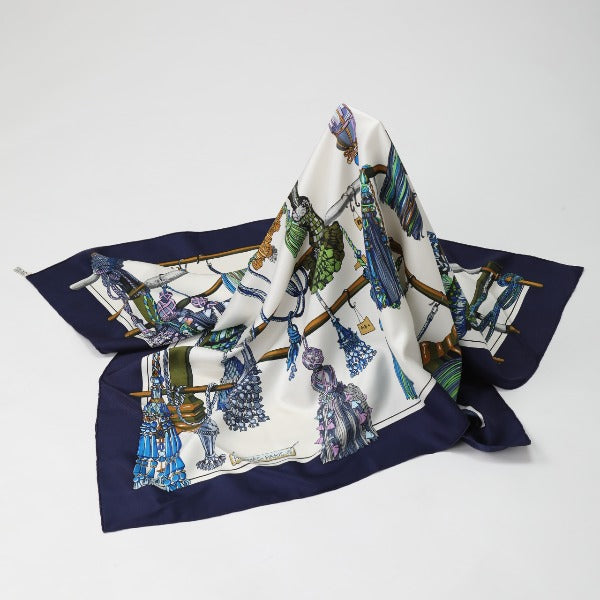 エルメス HERMES スカーフ
Pasementerie カレ90 シルク カレ90 青 【SS】
【中古】