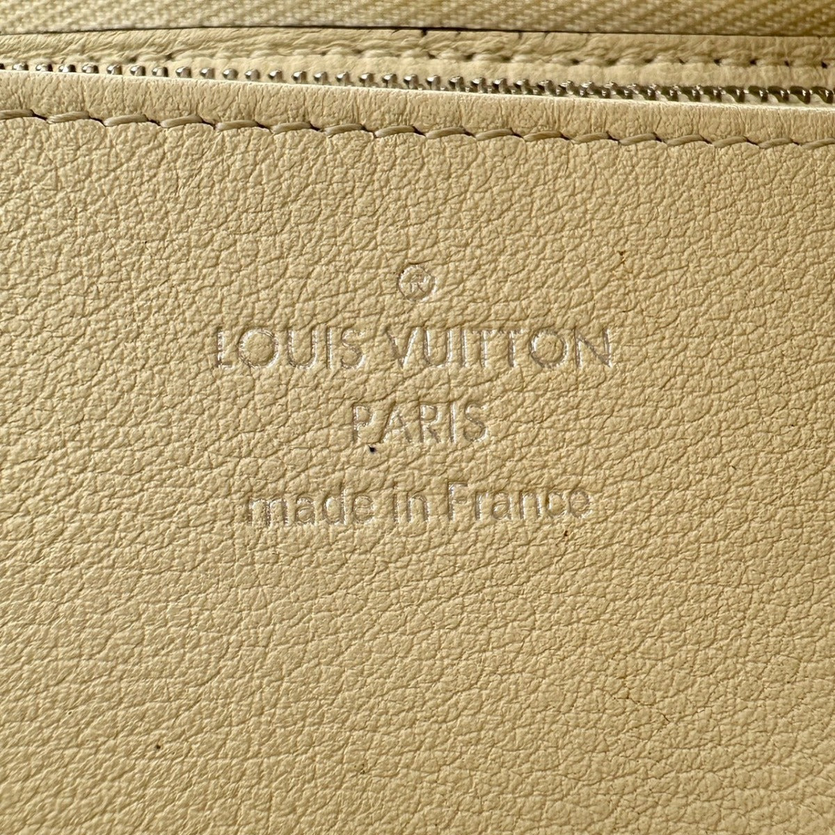 ルイヴィトン LOUIS VUITTON 長財布
ラウンドファスナー モノグラムマヒナ ジッピーウォレット モノグラムマヒナ M61868 マグノリア LV
【SS】
【中古】