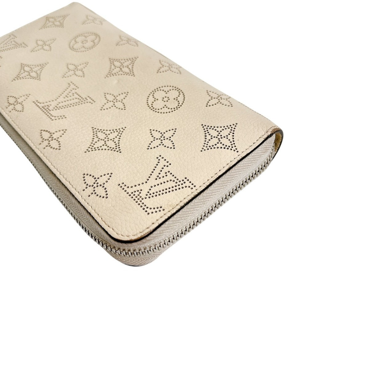 ルイヴィトン LOUIS VUITTON 長財布
ラウンドファスナー モノグラムマヒナ ジッピーウォレット モノグラムマヒナ M61868 マグノリア LV
【SS】
【中古】