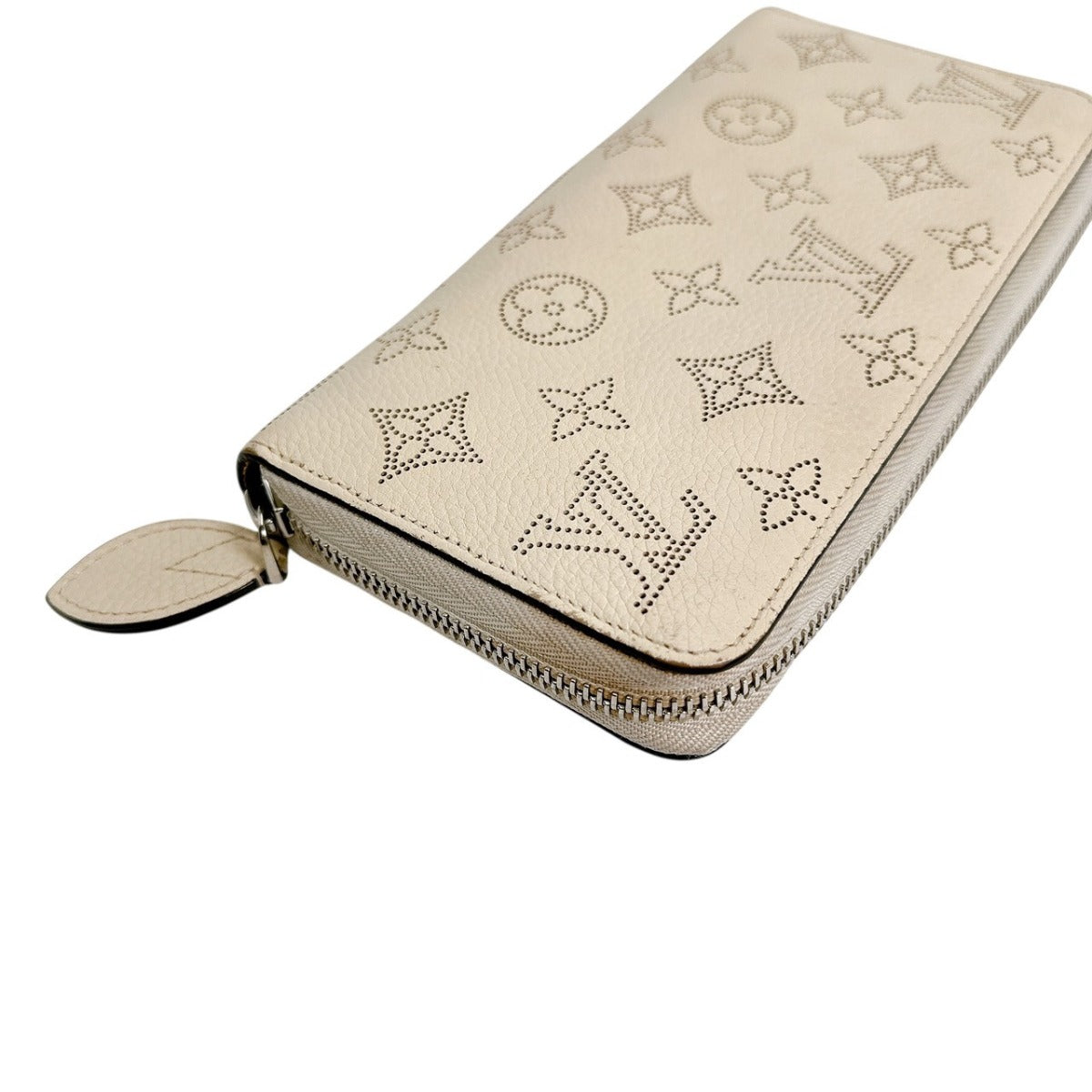 ルイヴィトン LOUIS VUITTON 長財布
ラウンドファスナー モノグラムマヒナ ジッピーウォレット モノグラムマヒナ M61868 マグノリア LV
【SS】
【中古】